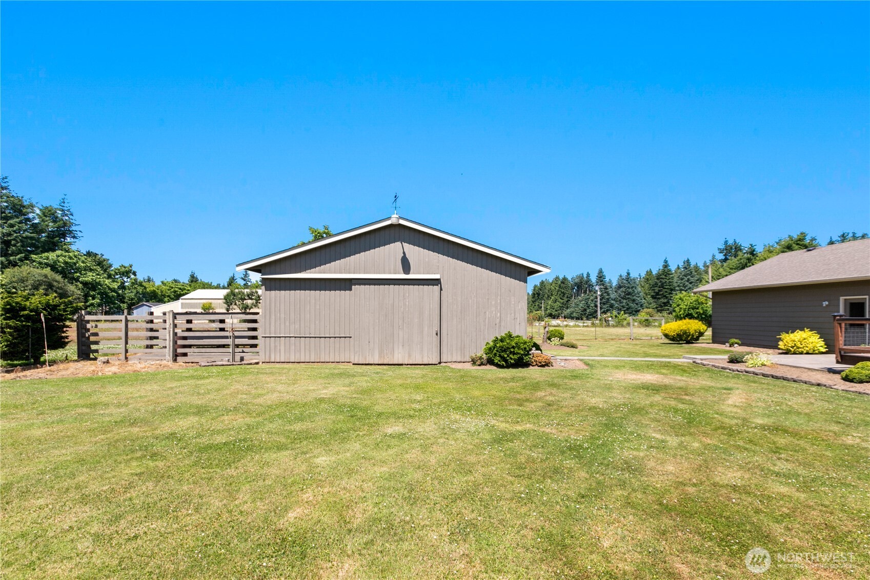 6929 Mission Road Everson, WA 98247 - Photo 26 of 36 a bathroom with a sink and a yard