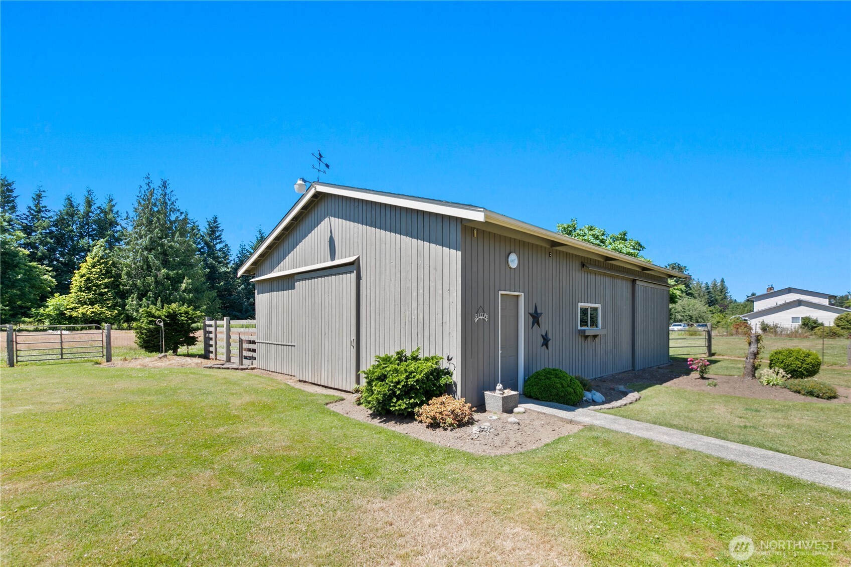 6929 Mission Road Everson, WA 98247 - Photo 27 of 36 a house view with a garden space