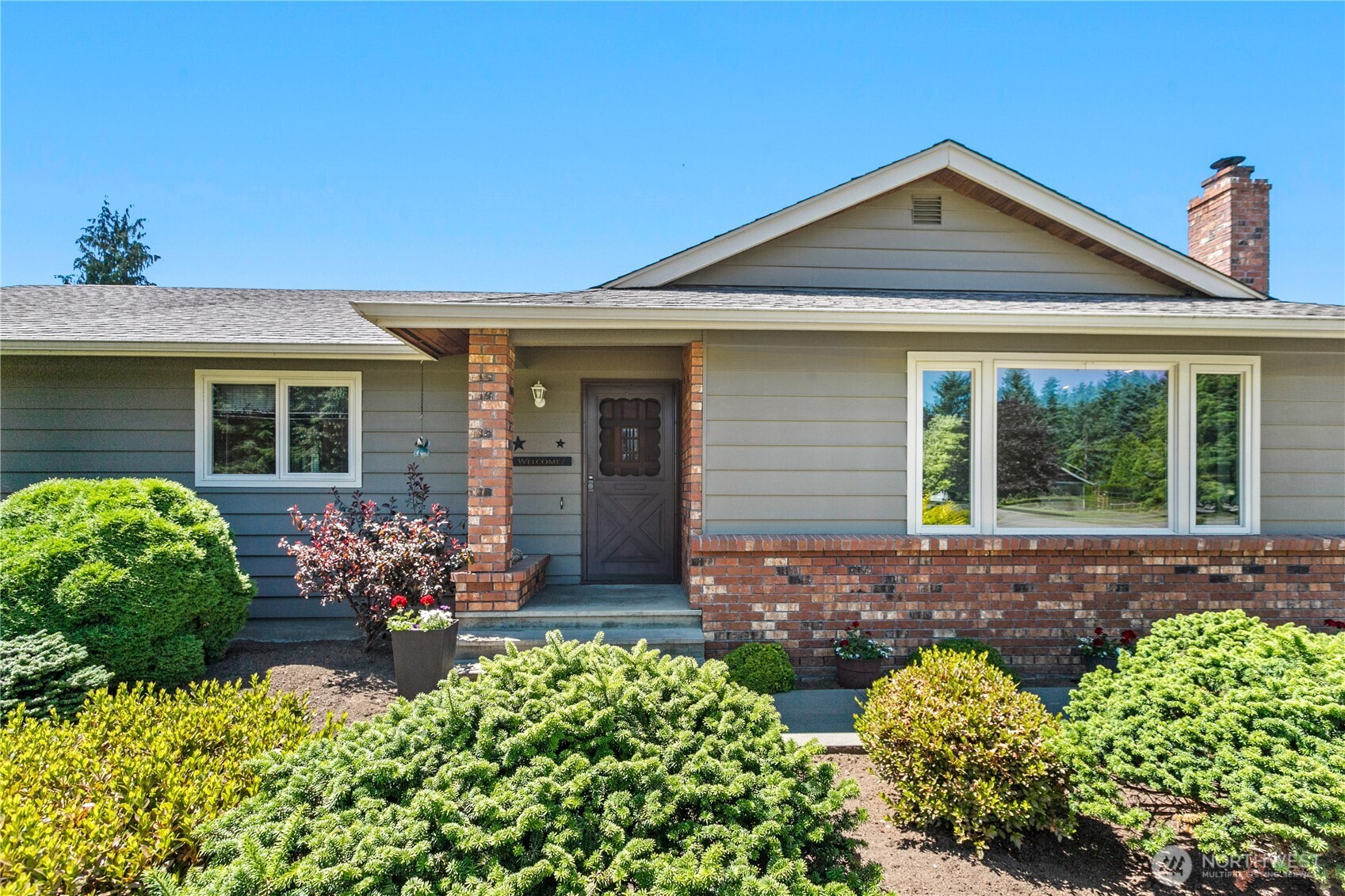 6929 Mission Road Everson, WA 98247 - Photo 5 of 36 front view of a house with a yard