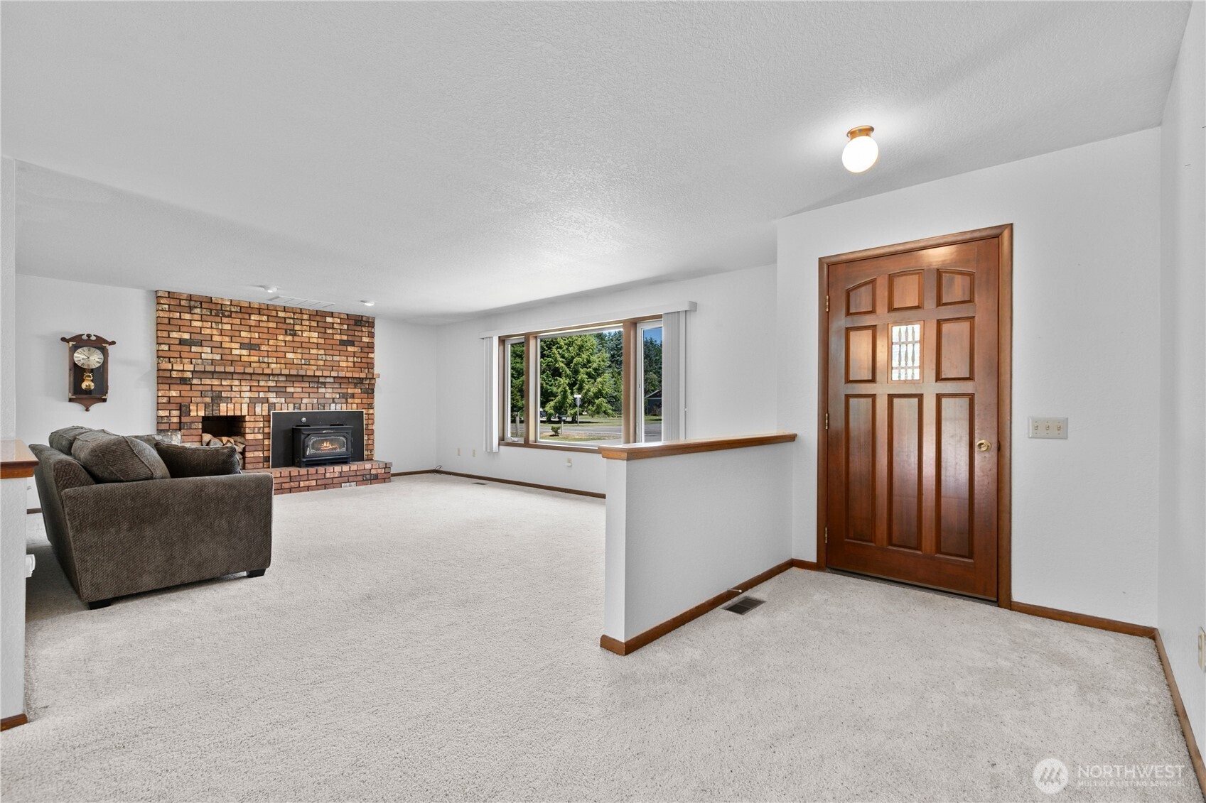 6929 Mission Road Everson, WA 98247 - Photo 6 of 36 a living room with furniture and windows