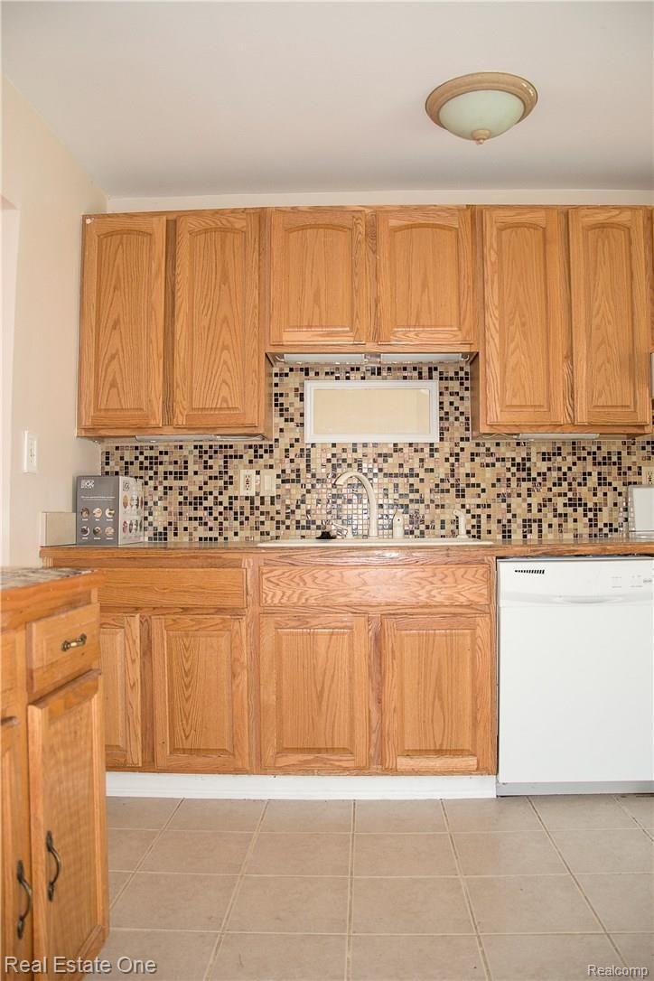 521 Alfred Road Ortonville, MI 48462 - Photo 8 of 27 19 Kitchen.jpg