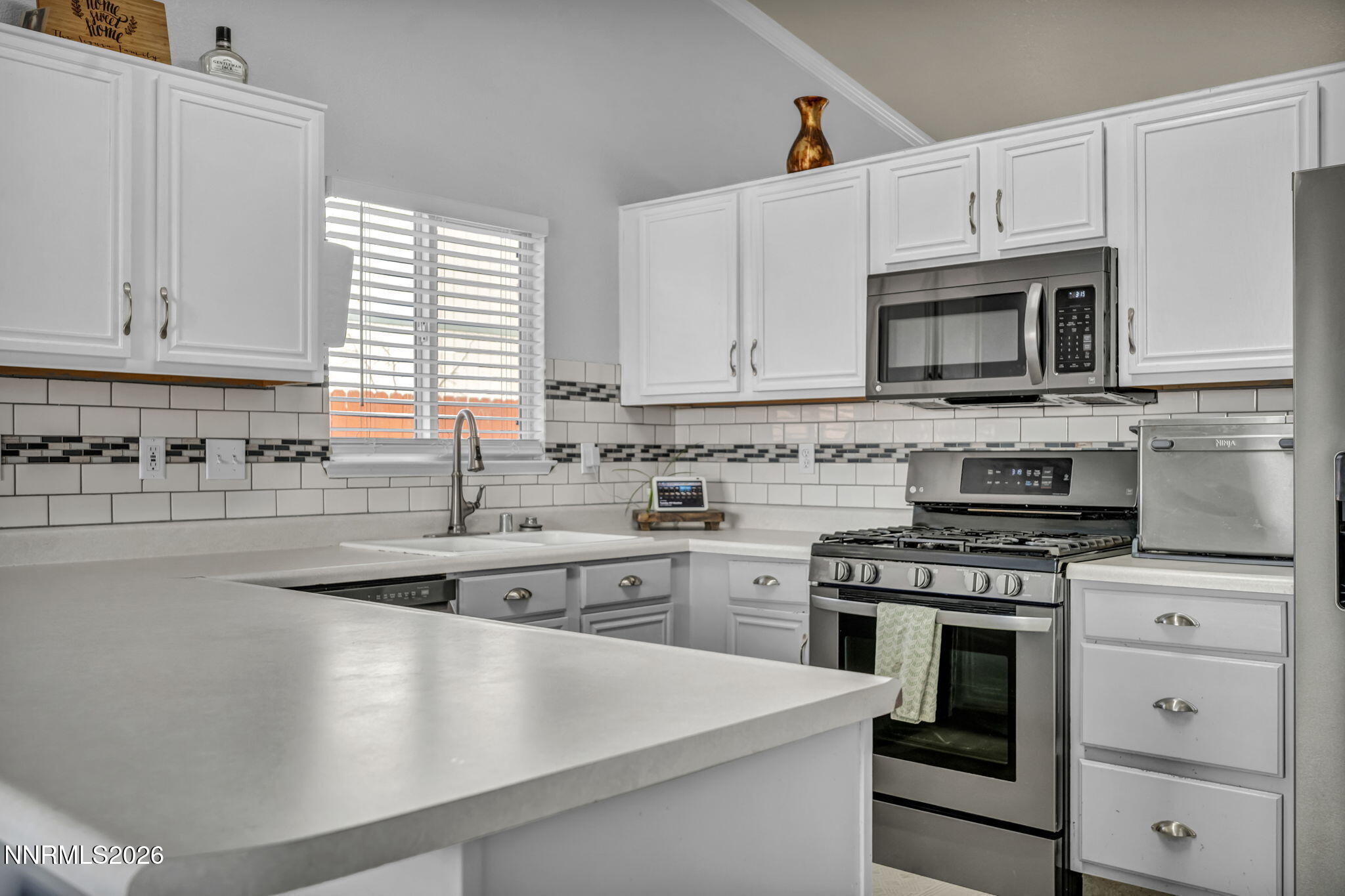 17527 Sunstone Court Reno, NV 89508 - Photo 10 of 25 35-web-or-mls-17527-sunstone-ct