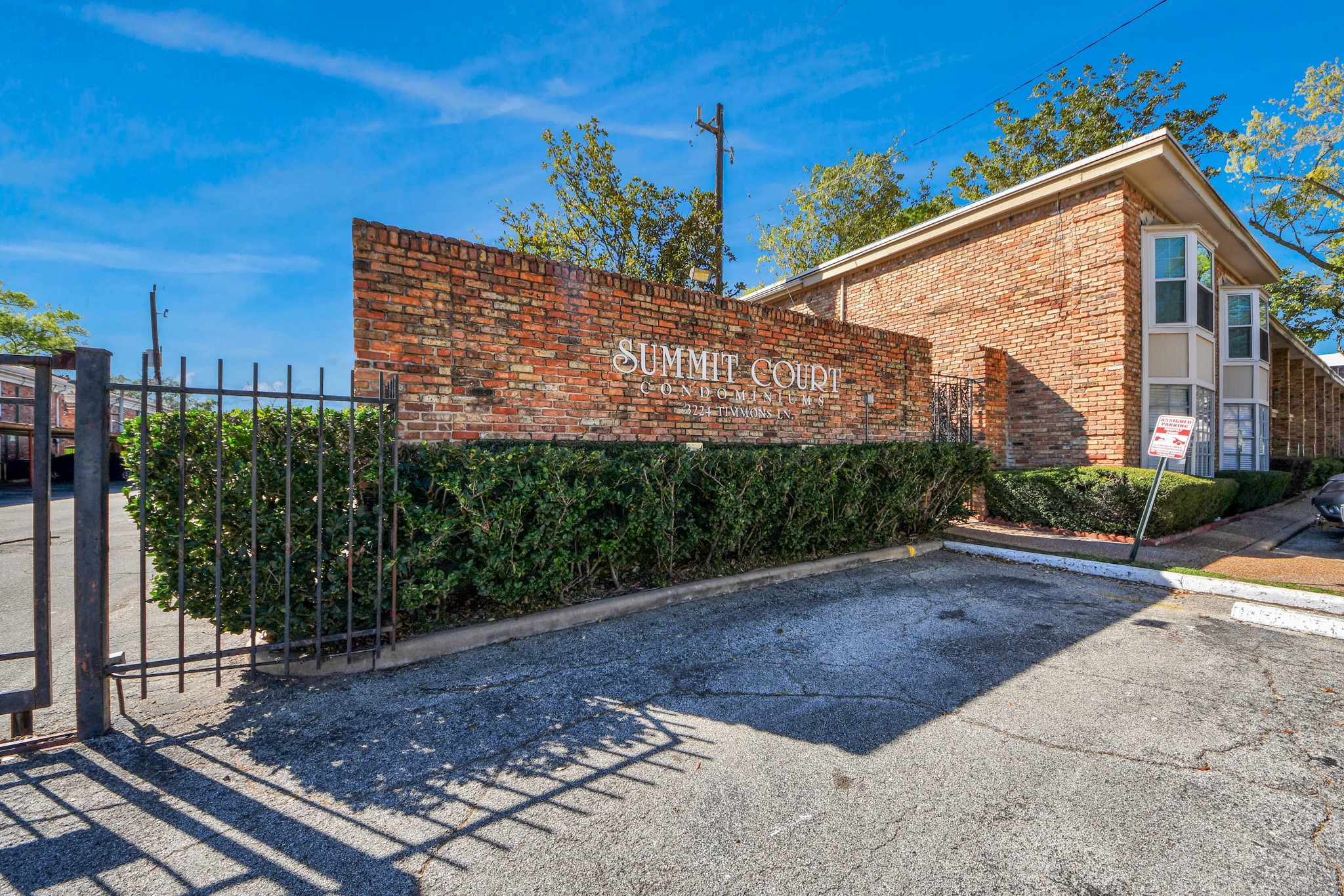3224 Timmons Lane, Unit 168 Houston, TX 77027 - Photo 30 of 36 a view of a house with a yard