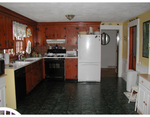 51 Amble Road Chelmsford, MA 01824 - Photo 3 of 10