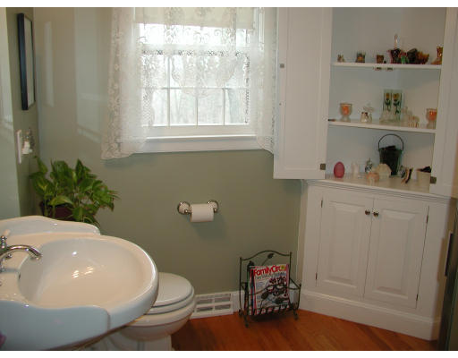 51 Amble Road Chelmsford, MA 01824 - Photo 5 of 10