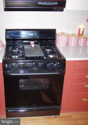 2035 Papas Lane Lusby, MD 20657 - Photo 9 of 12 a close view of stove