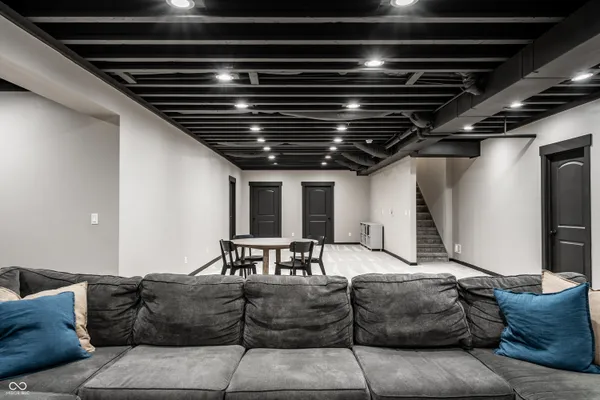 $639,900 | 2117 West Bedrock Lane, Greenfield, IN 46140