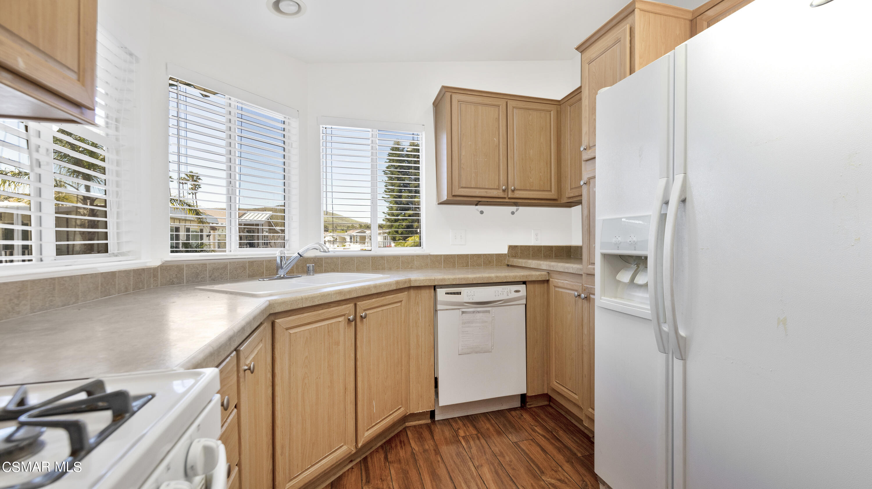 195 Tierra Rejada Road, Unit 30 Simi Valley, CA 93065 - Photo 11 of 36 195 Tierra Rejada Rd Unit 30 - HsHProd-