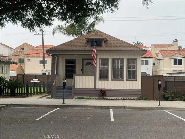 $3,950 | 321 5th Street, Huntington Beach, CA 92648