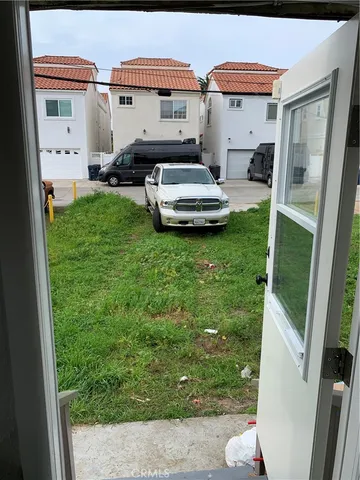 $3,950 | 321 5th Street, Huntington Beach, CA 92648