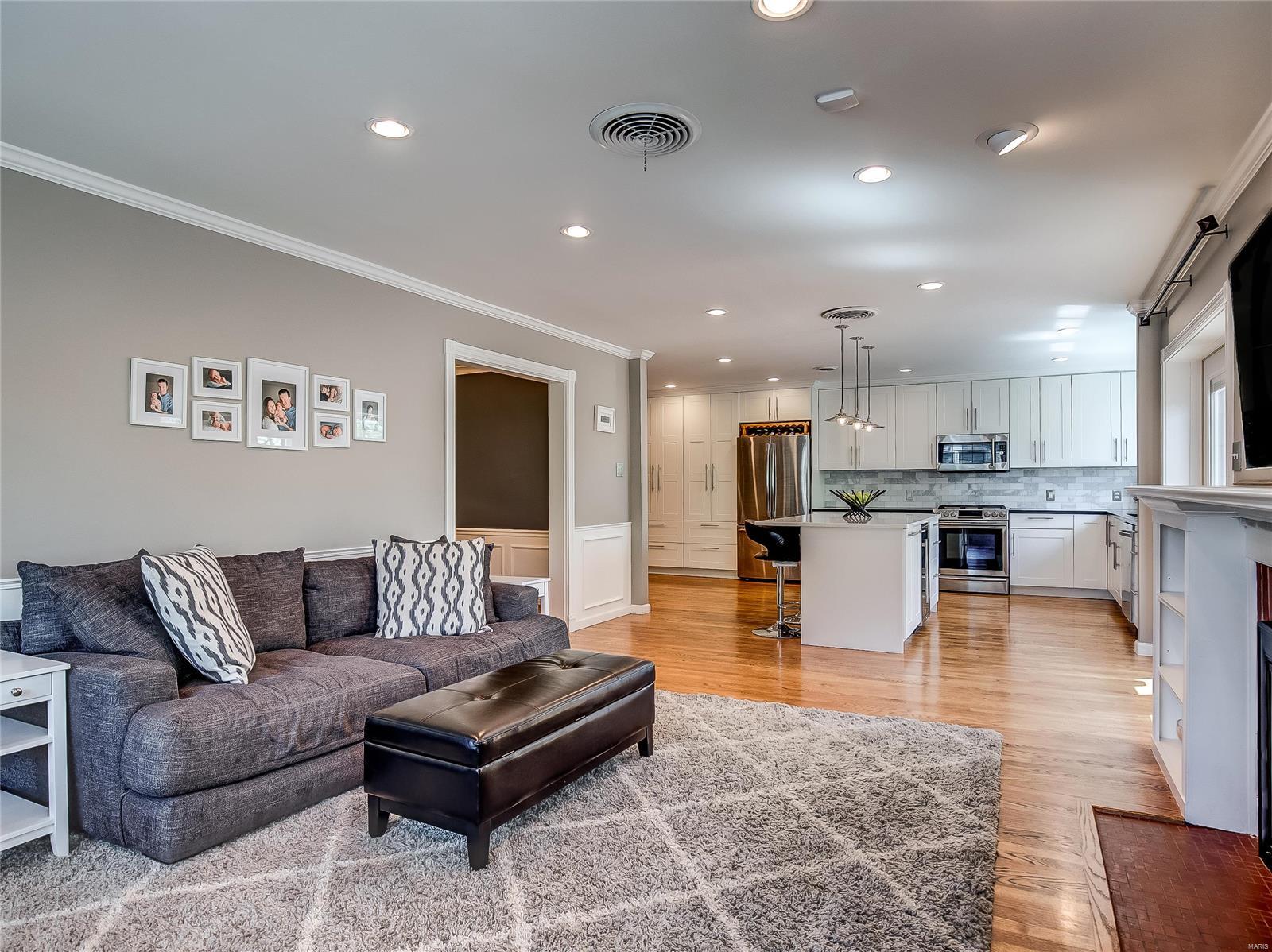 146 West Old Watson Road Webster Groves, MO 63119 - Photo 9 of 30 Gallery Image 9