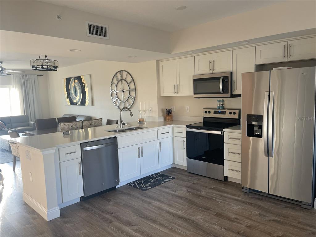 960 Starkey Road, Unit 8402 Largo, FL 33771 - Photo 2 of 29