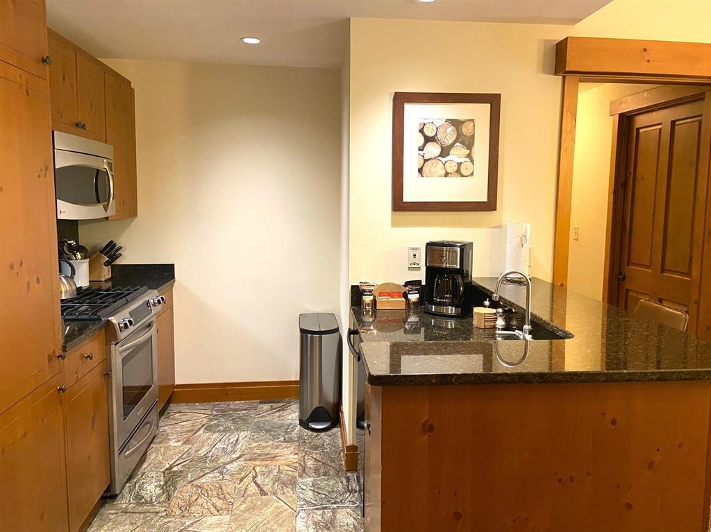 7412 Mountain Road, Unit 123537 Stowe, VT 05672 - Photo 9 of 16 Gallery Image 9