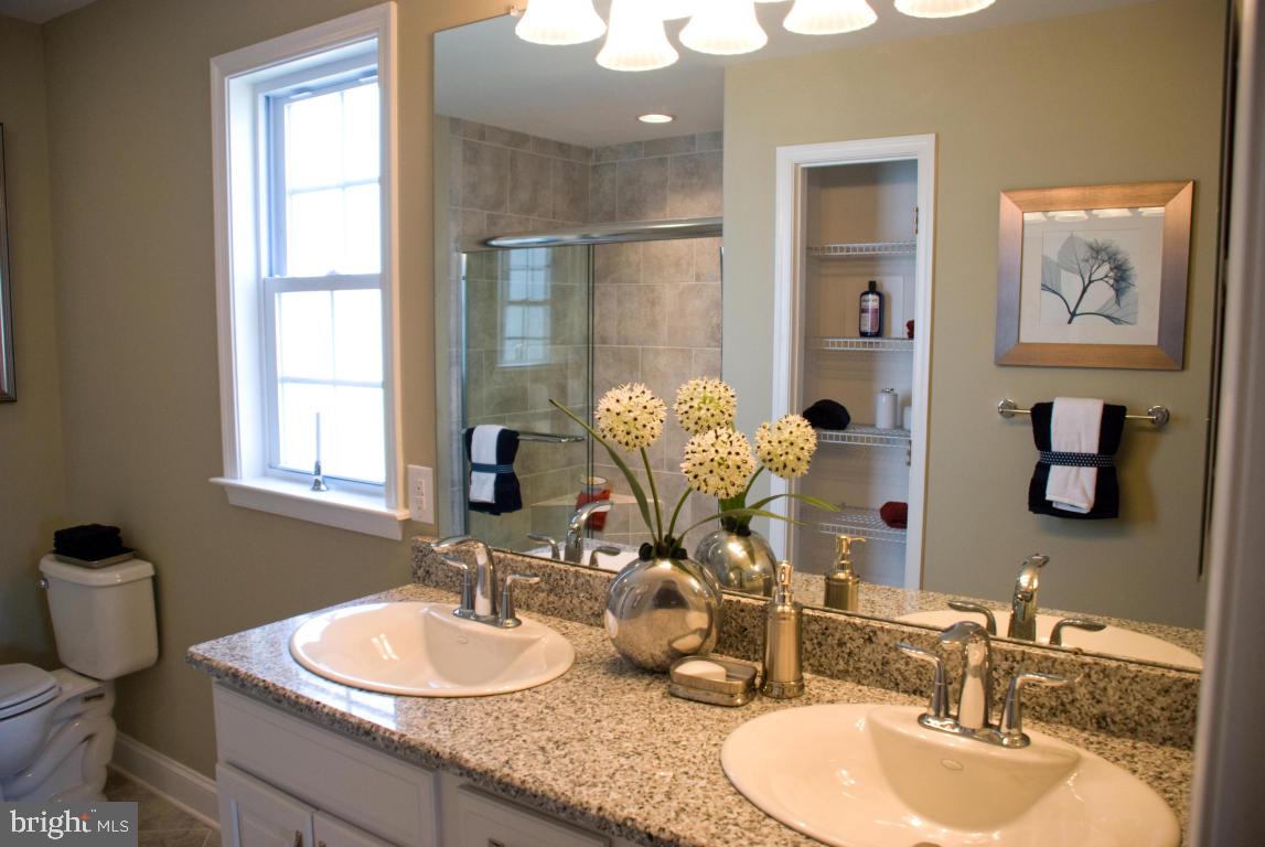 487 Pilgrims Drive, Unit 199 Lititz, PA 17543 - Photo 8 of 13 Gallery Image 8