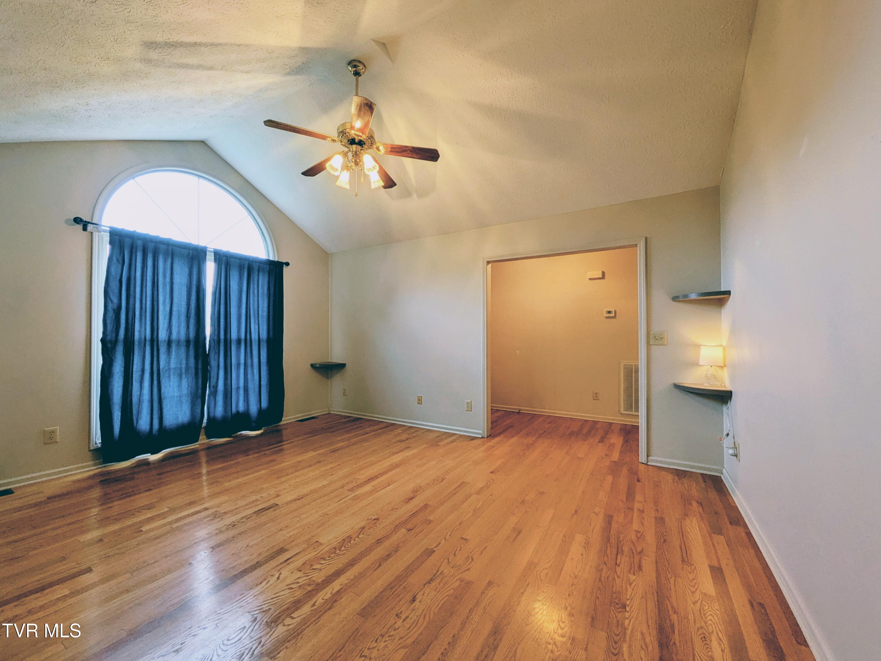 113 Nave Hollow Road Elizabethton, TN 37643 - Photo 13 of 91 Living Room(1)