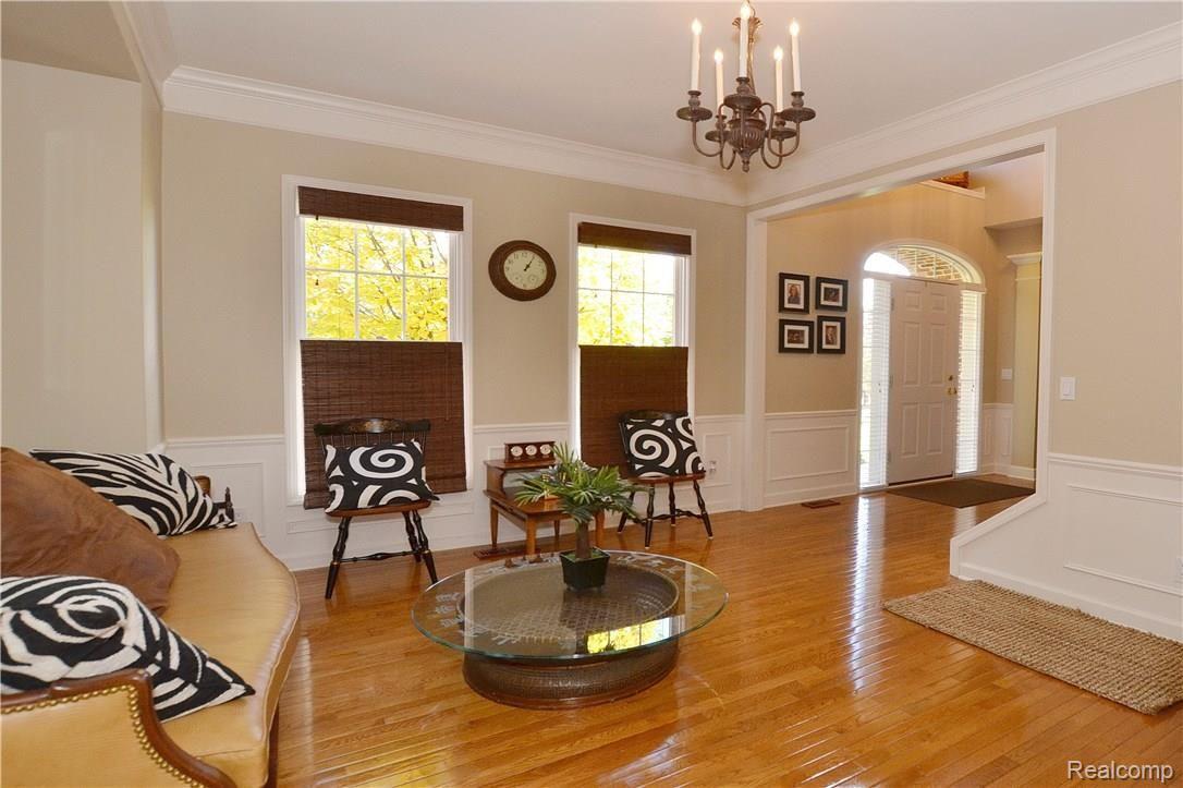 2462 Selkirk Street Rochester, MI 48306 - Photo 5 of 41 Foyer Opens To Dining Room