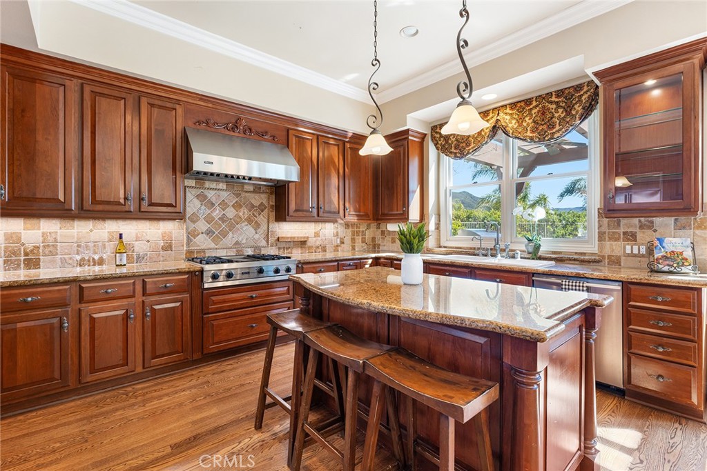 24920 Paseo Del Rancho Calabasas, CA 91302 - Photo 21 of 61 Kitchen Island with Seating