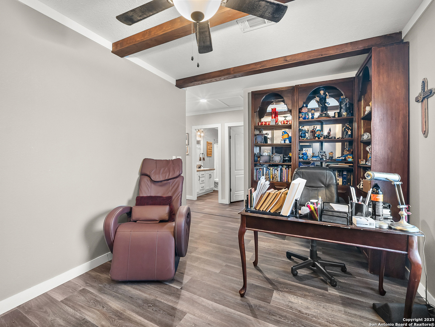 3809 Callihan Road Luling, TX 78648 - Photo 25 of 38 a living room with furniture