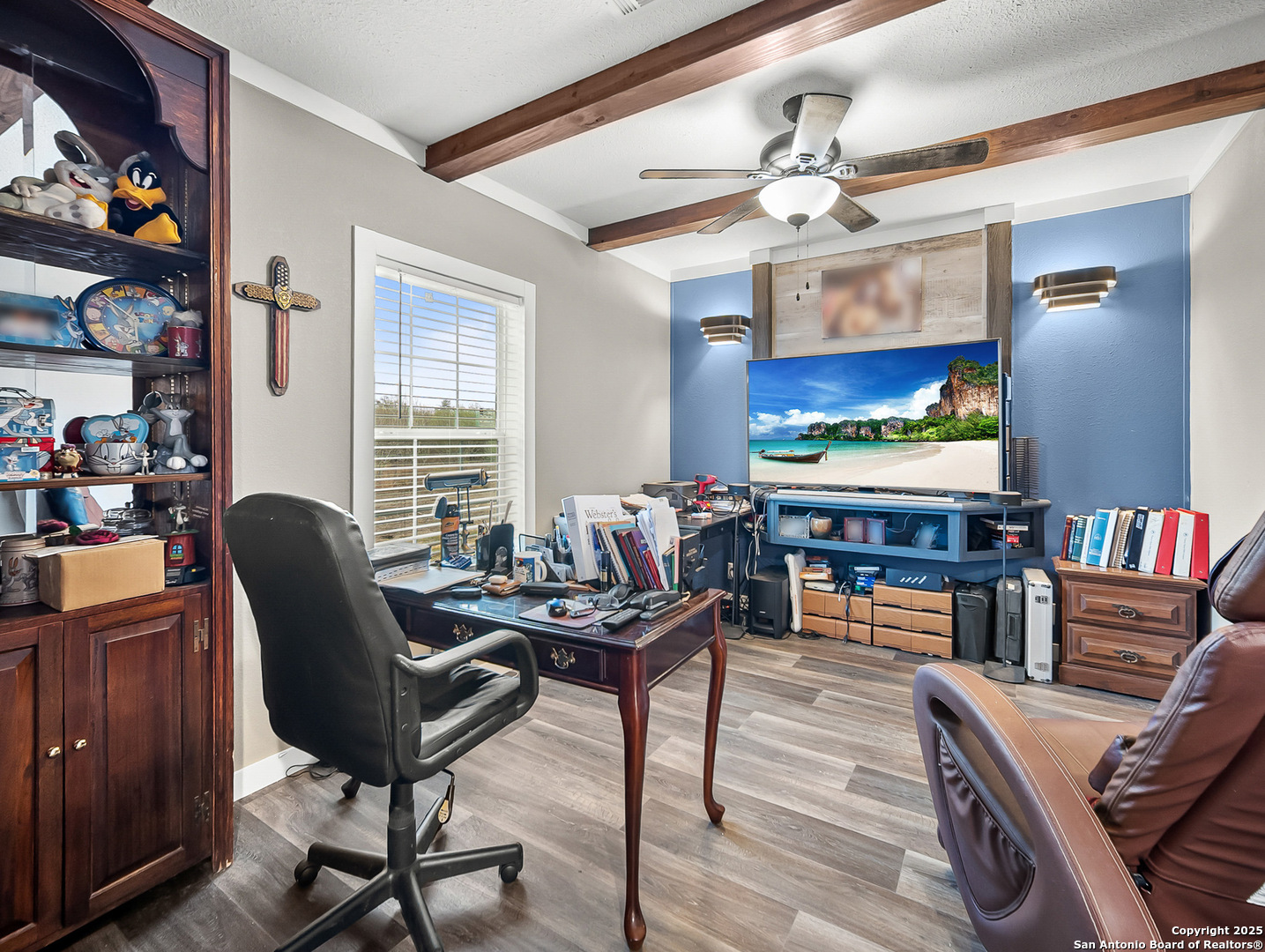 3809 Callihan Road Luling, TX 78648 - Photo 26 of 38 a living room with furniture and a flat screen tv