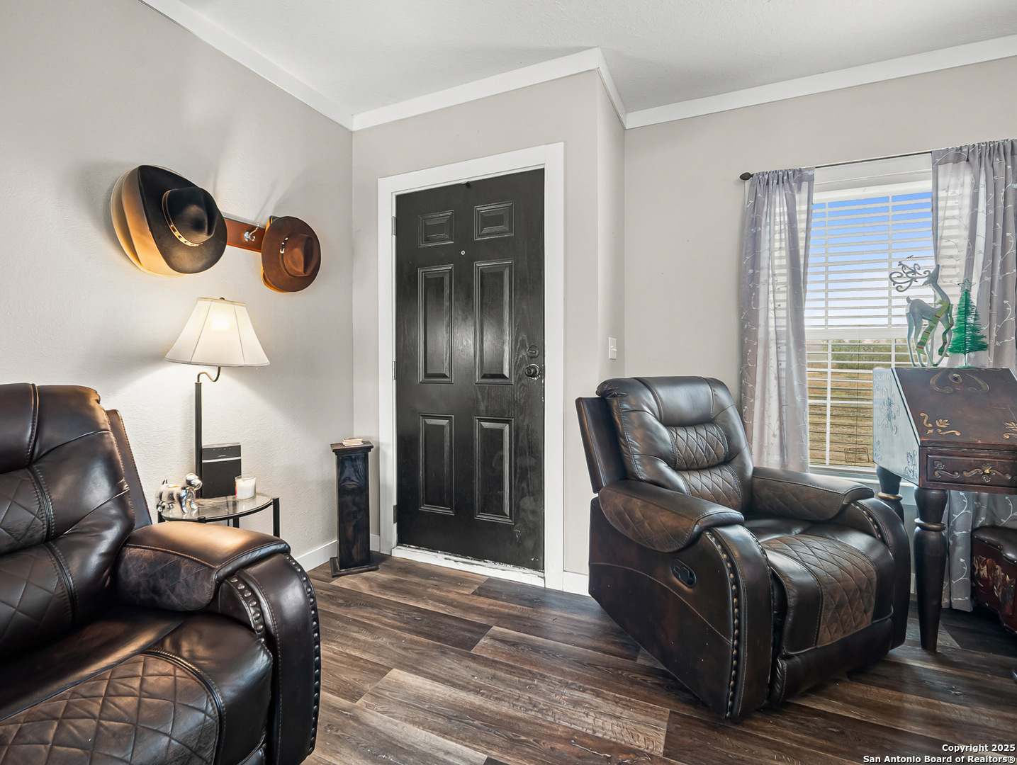 3809 Callihan Road Luling, TX 78648 - Photo 6 of 38 a living room with furniture and a window
