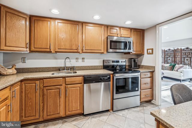 $735,000 | 1600 Prince Street, Unit 201, Alexandria, VA 22314