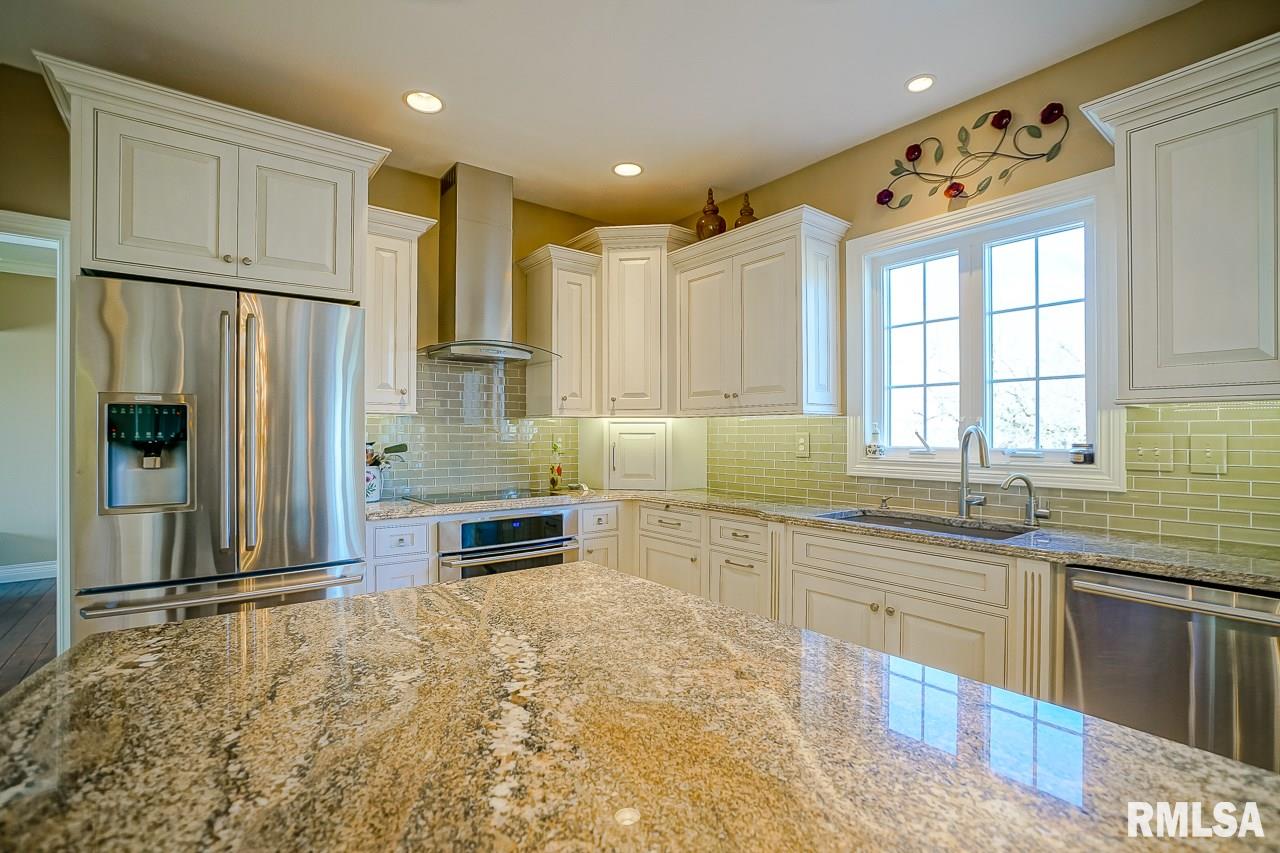 8215 West Robertson Road Edwards, IL 61528 - Photo 8 of 50 Gallery Image 8