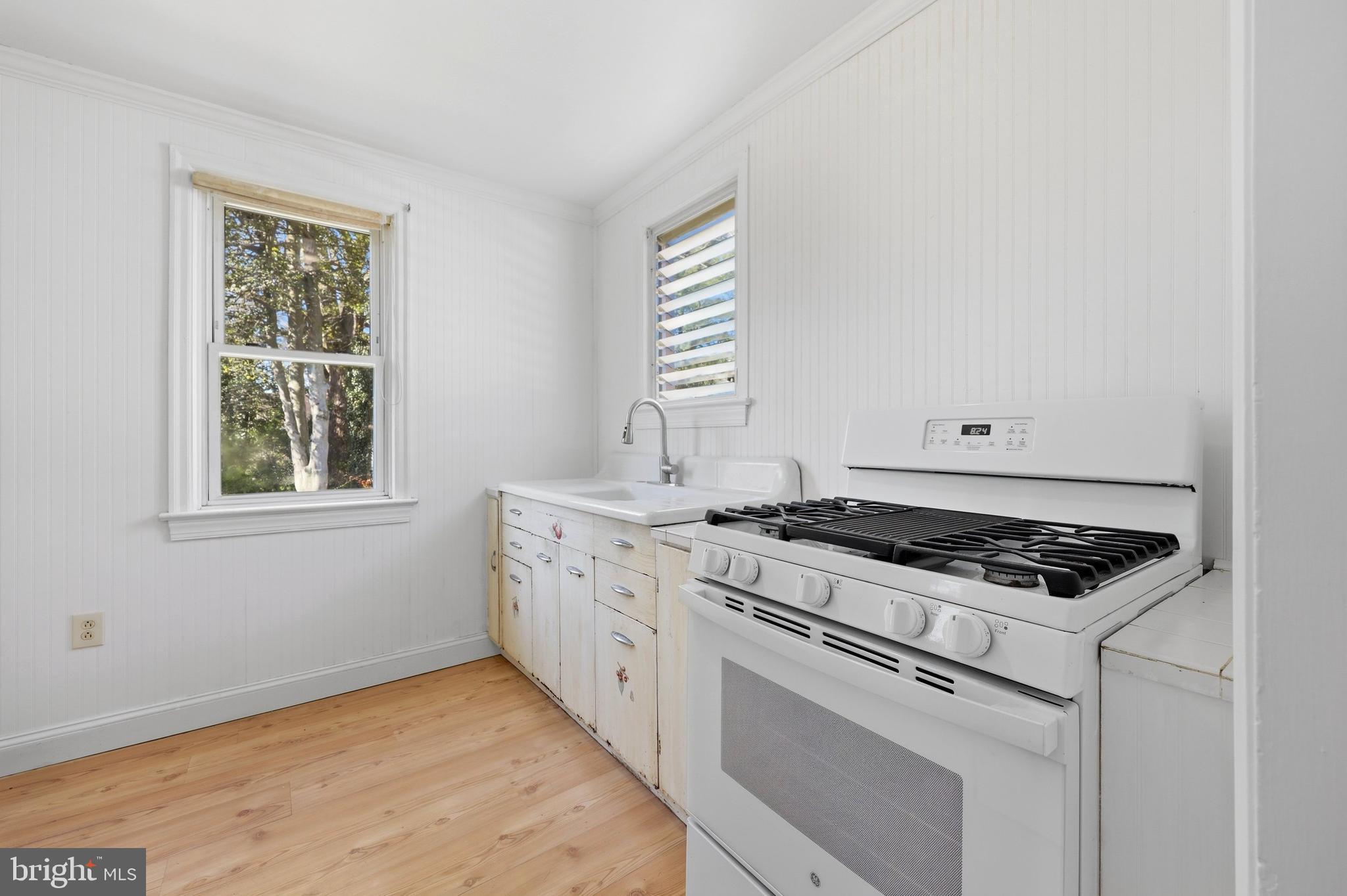 406 Victoria Street Glassboro, NJ 08028 - Photo 8 of 15