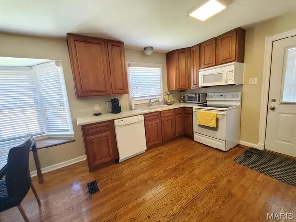 $2,325 | 2817 Hilldale Avenue, Brentwood, MO 63144