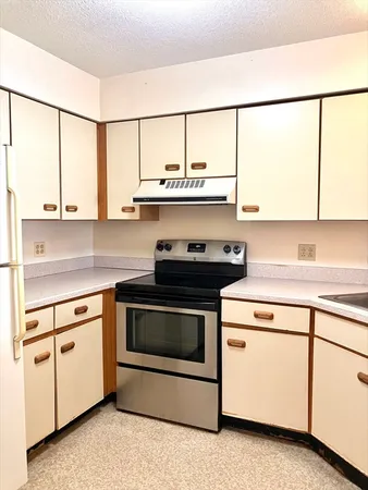 $2,400 | 50 South Common Street, Unit 403, Lynn, MA 01902