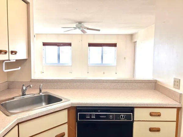 $2,400 | 50 South Common Street, Unit 403, Lynn, MA 01902