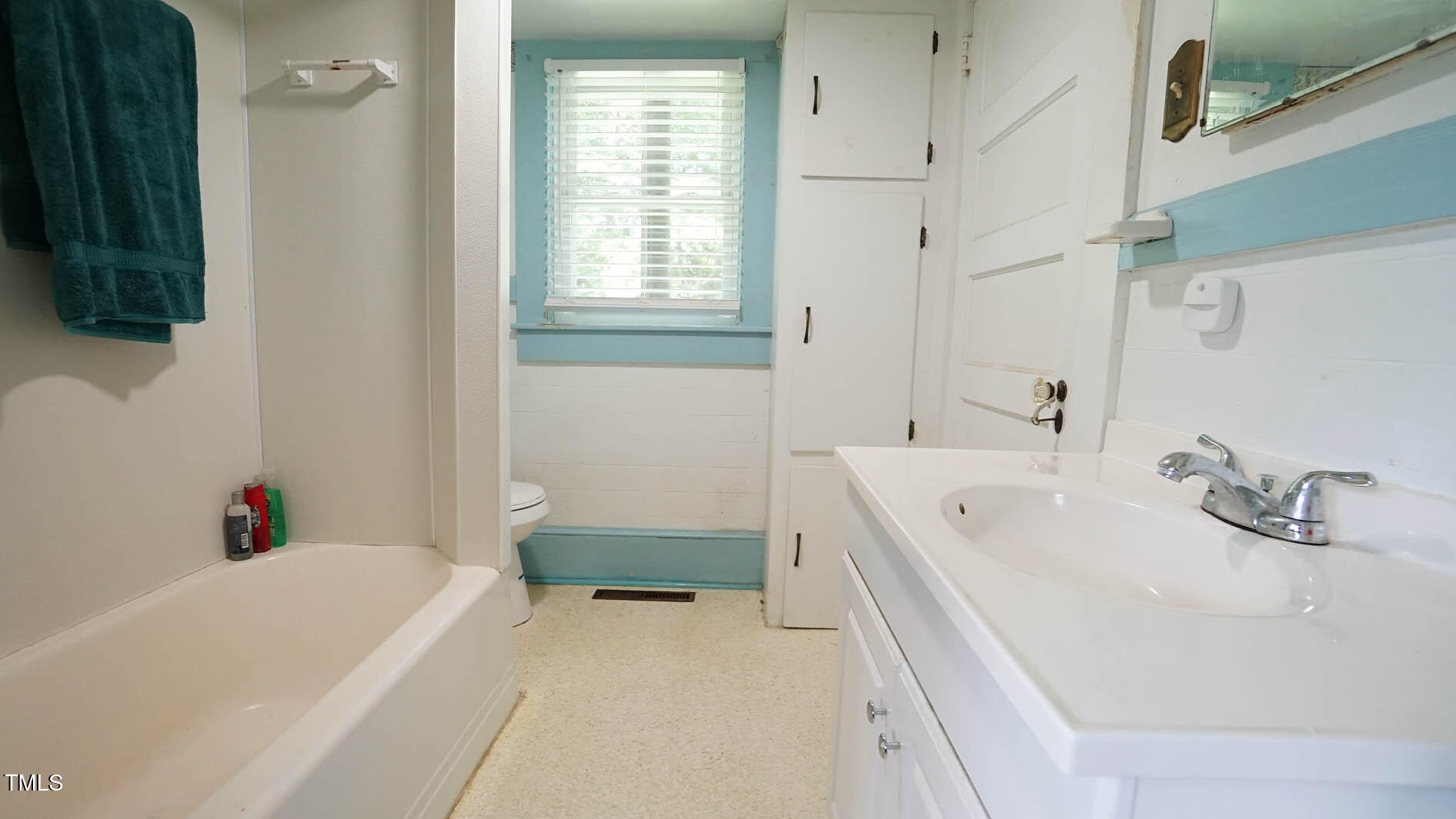131 King Road Warrenton, NC 27589 - Photo 24 of 67 a bathroom with a tub sink and mirror
