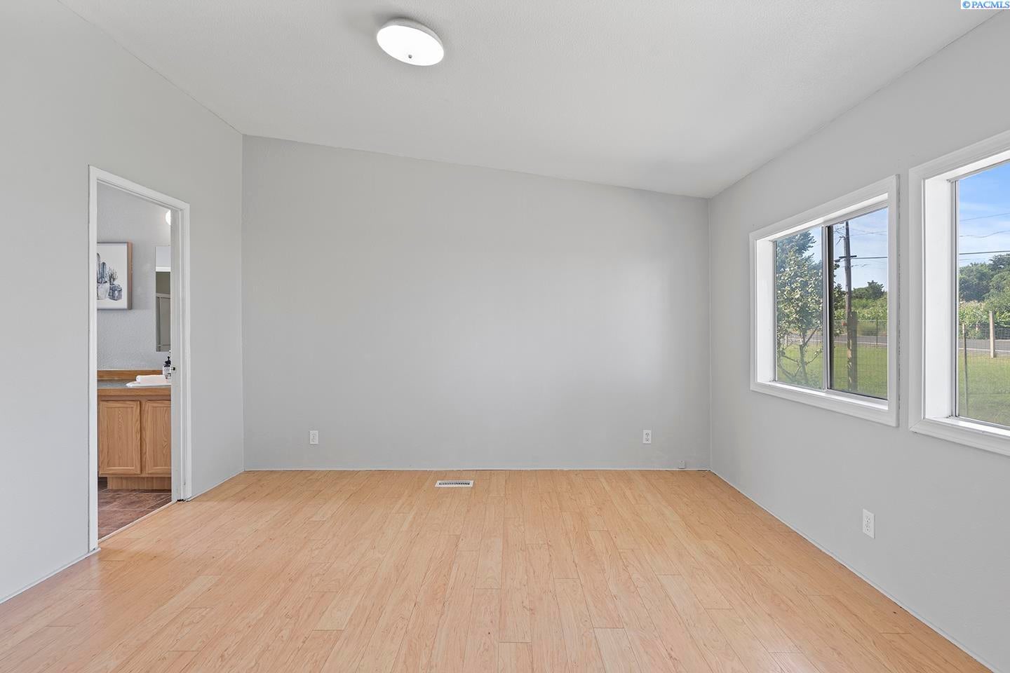 30505 South Finley Road Kennewick, WA 99337 - Photo 11 of 19 Gallery Image 11