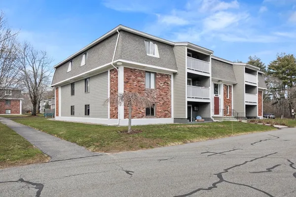 $338,000 | 220 Bedford Street, Unit E6, Bridgewater, MA 02324