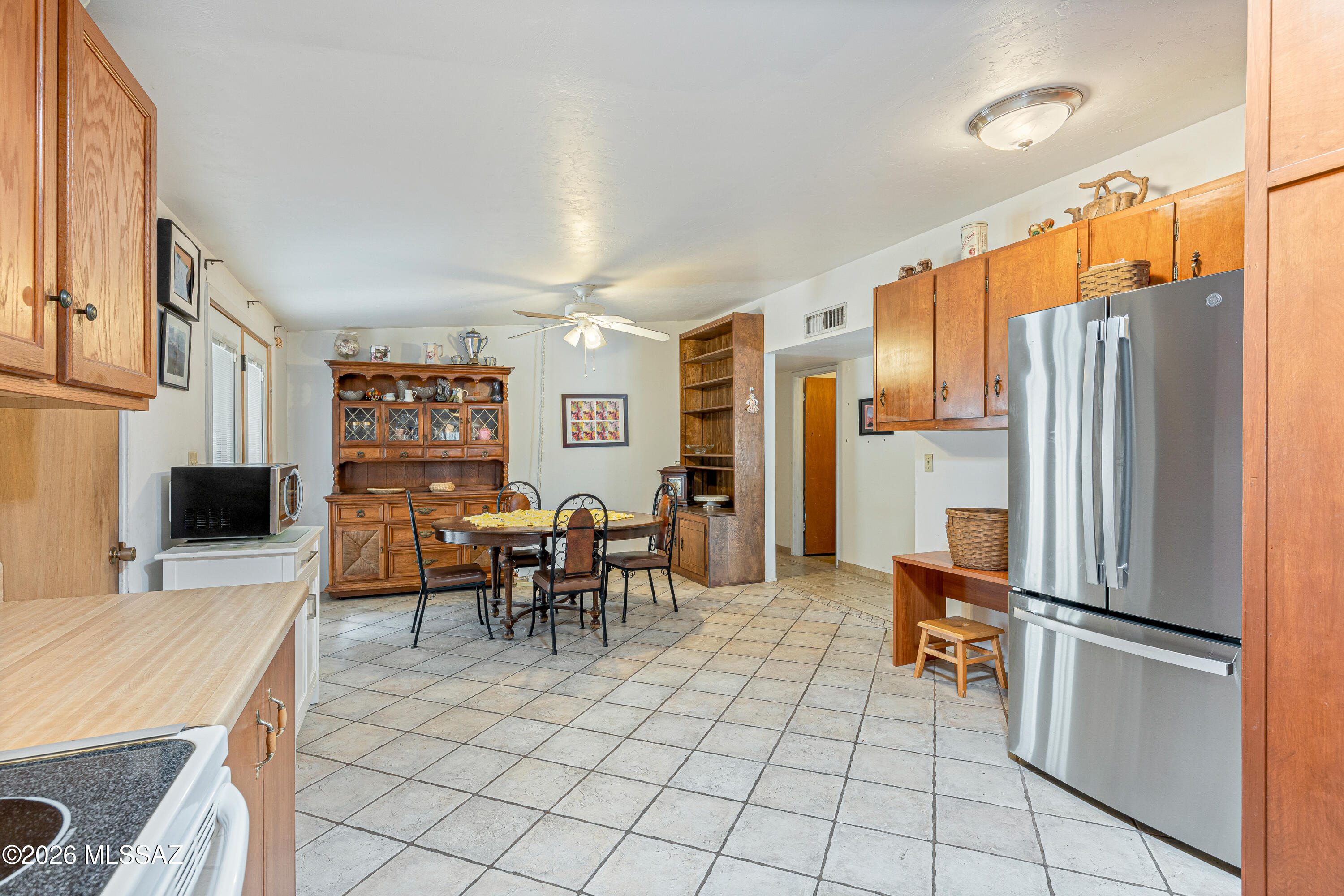 7324 East Random Ridge Drive Tucson, AZ 85710 - Photo 13 of 37 17-Kitchen