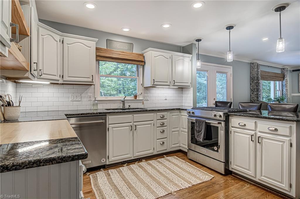 2107 Candelar Drive High Point, NC 27265 - Photo 12 of 37