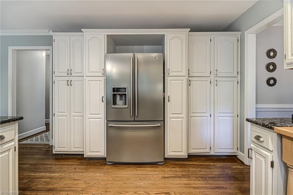 2107 Candelar Drive High Point, NC 27265 - Photo 14 of 37