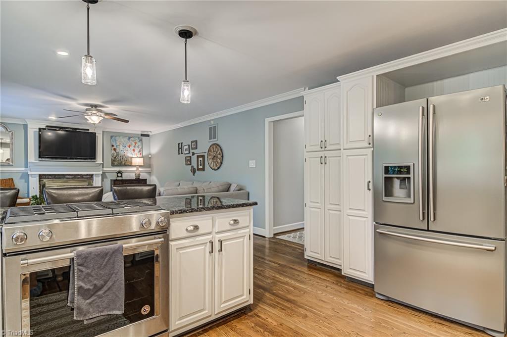 2107 Candelar Drive High Point, NC 27265 - Photo 15 of 37