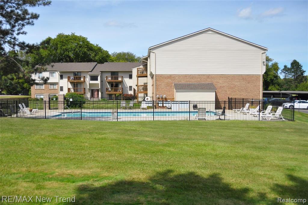30028 West Twelve Mile Road, Unit 32 Farmington, MI 48334 - Photo 2 of 16