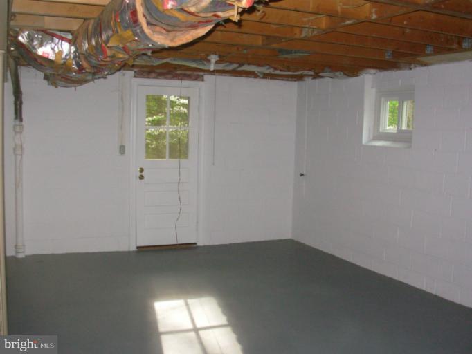6700 Red Jacket Road Springfield, VA 22152 - Photo 3 of 9 Walk out