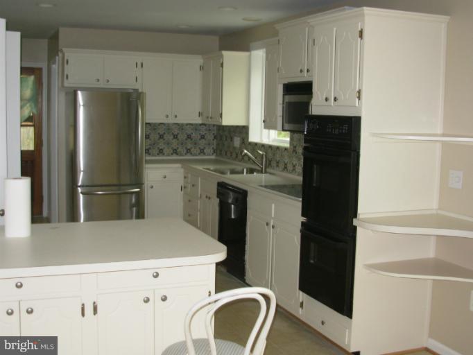 6700 Red Jacket Road Springfield, VA 22152 - Photo 7 of 9 Kitchen