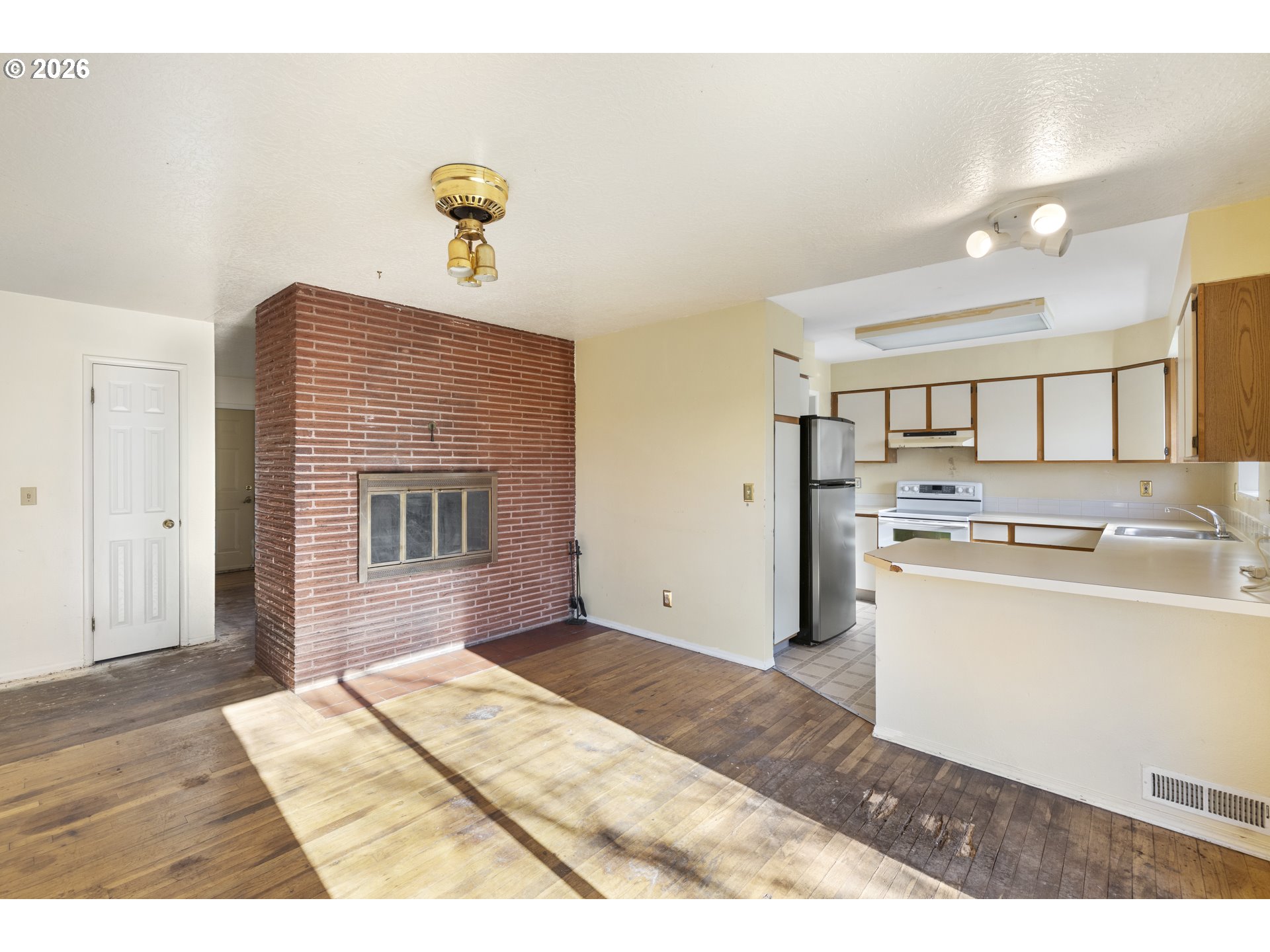 6906 Southwest Taylors Ferry Road Portland, OR 97223 - Photo 8 of 32