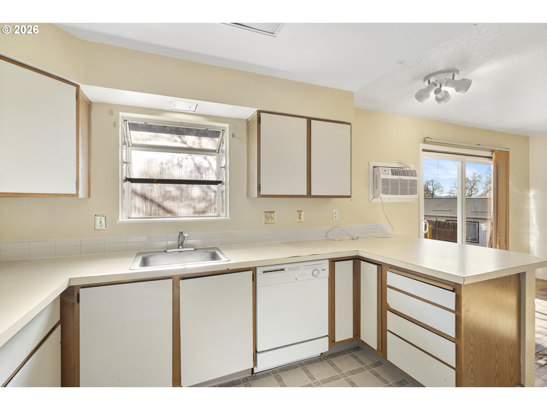 6906 Southwest Taylors Ferry Road Portland, OR 97223 - Photo 10 of 32