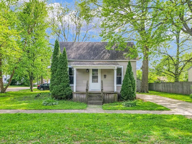$168,500 | 413 East Lincoln Street, Monticello, IL 61856