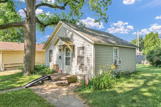 $168,500 | 413 East Lincoln Street, Monticello, IL 61856