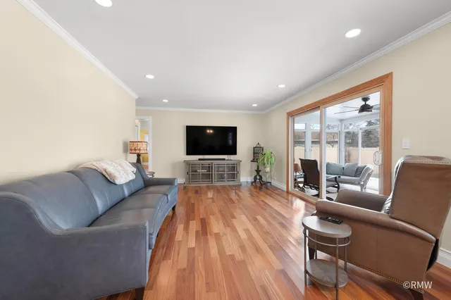 $449,900 | 1149 Carlisle Avenue, Elk Grove Village, IL 60007