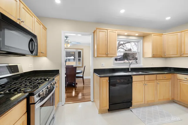 $449,900 | 1149 Carlisle Avenue, Elk Grove Village, IL 60007