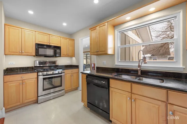 $449,900 | 1149 Carlisle Avenue, Elk Grove Village, IL 60007