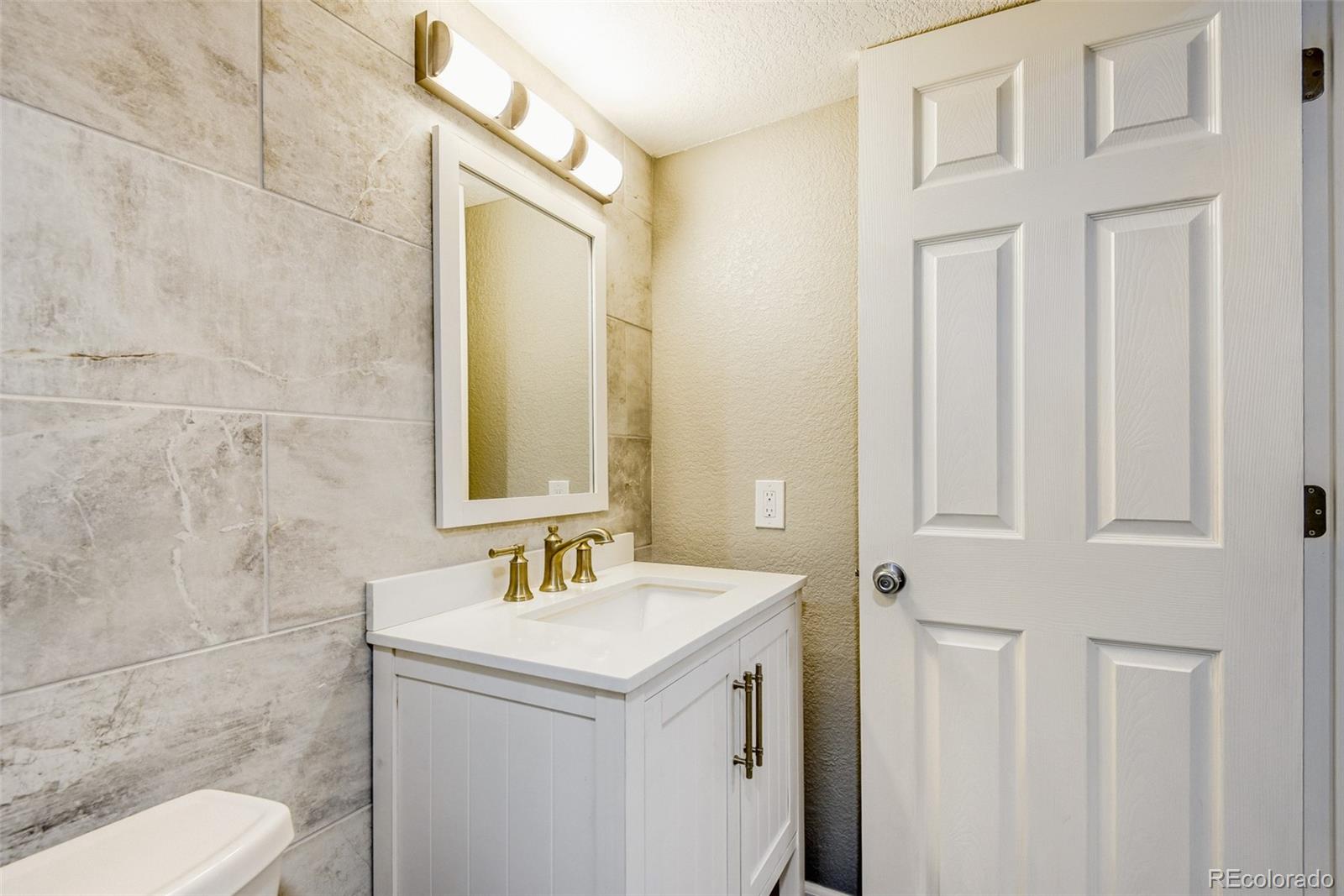 3755 Seramonte Drive Highlands Ranch, CO 80129 - Photo 24 of 31