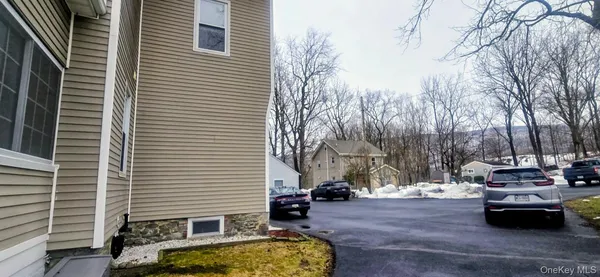 $2,300 | 41 Clove Road, Salisbury Mills, NY 12577