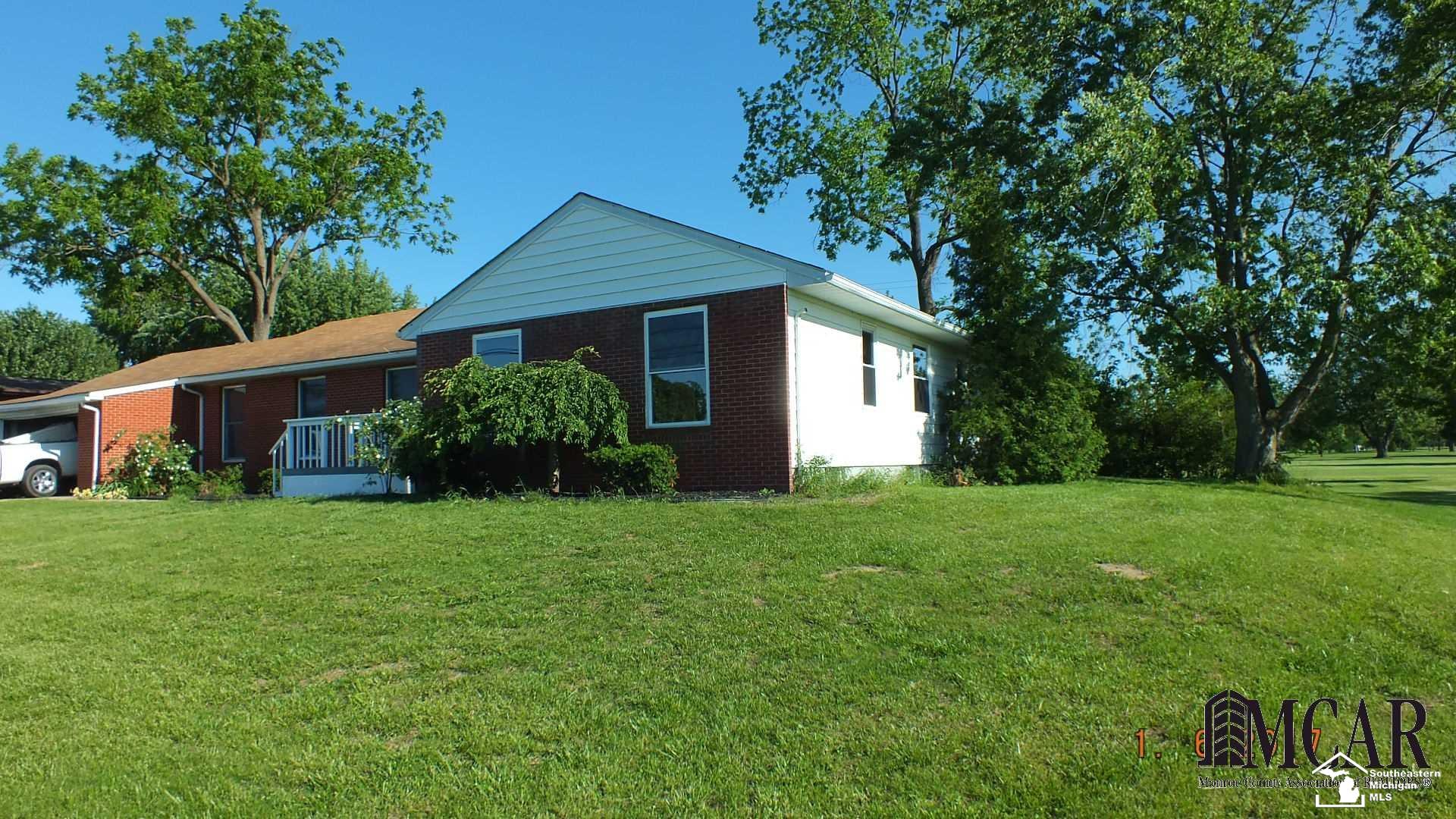 13751 South Custer Road Dundee, MI 48131 - Photo 2 of 26 21303045-1.JPG